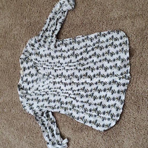 Button up top - Picture 1 of 6